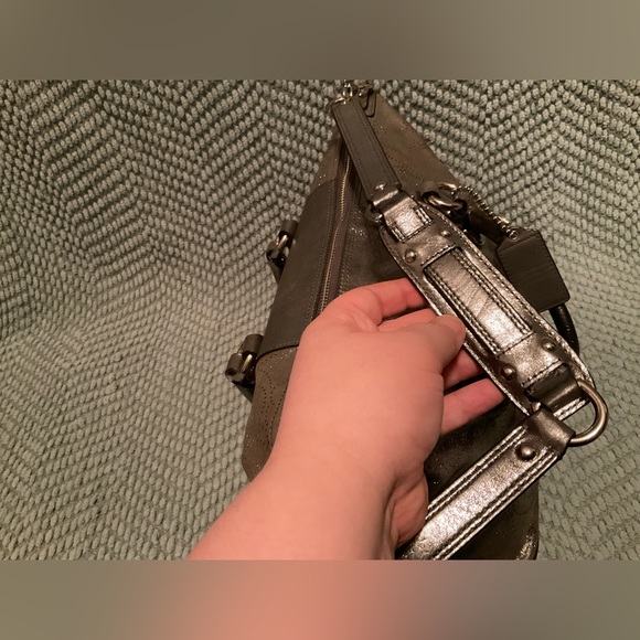 RARE EUC COACH METALLIC SILVER SHOULDER BAG. - Picture 3 of 11